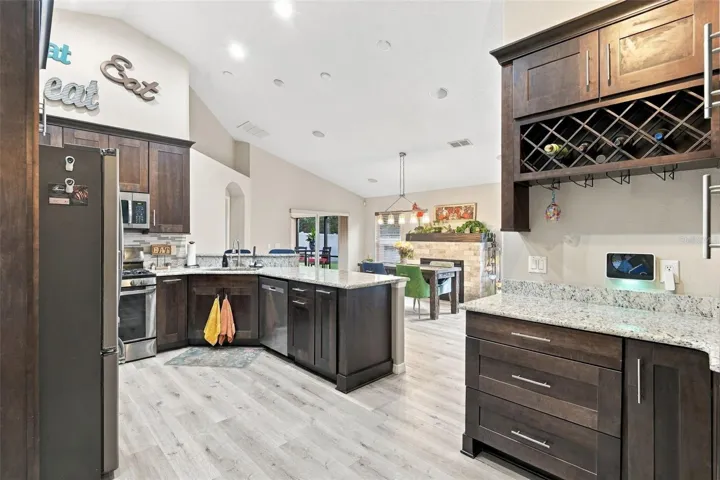 Look at all those gorgeous cabinets!