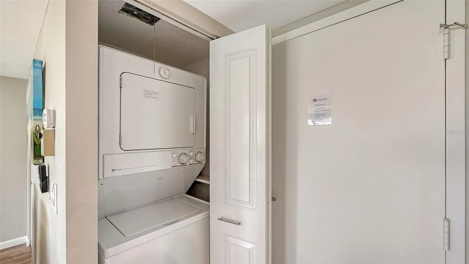 Washer/dryer in the unit