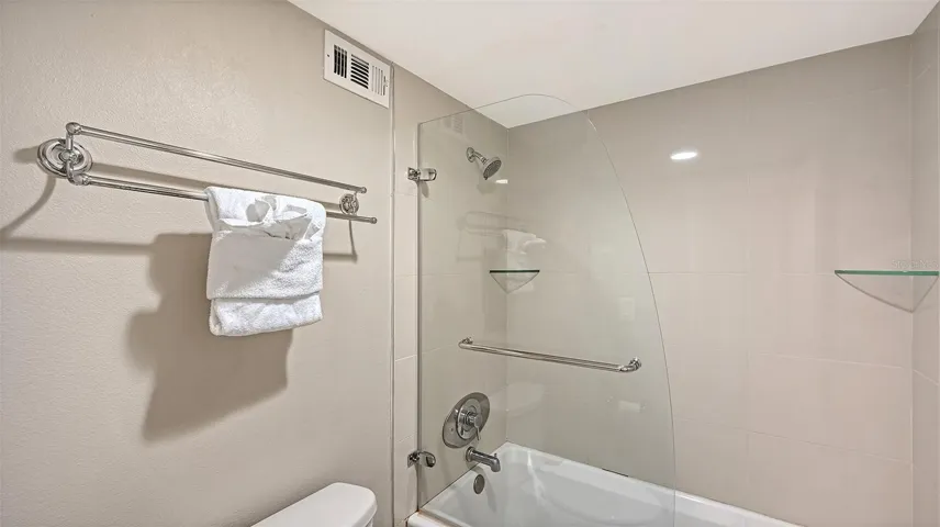 2nd bathroom with shower/tub area