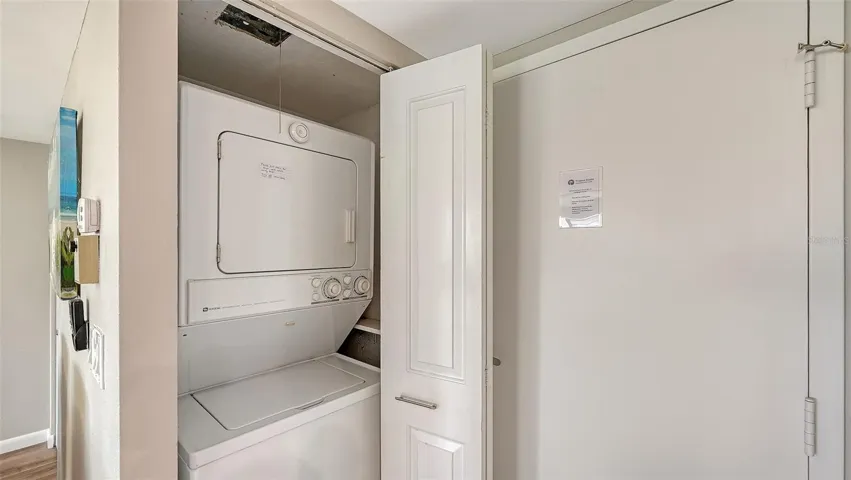 Washer/dryer in the unit