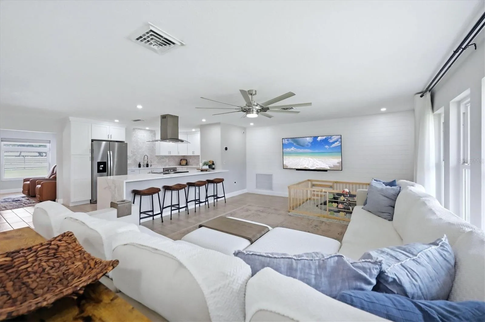 Living Room/Kitchen
