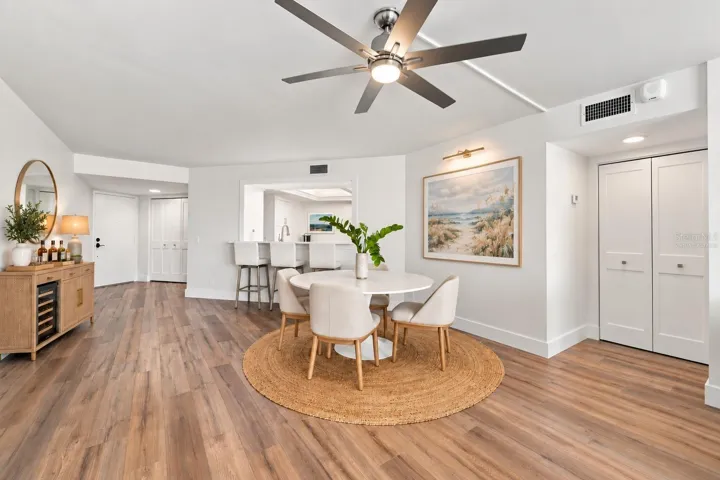 Virtually Staged -Great Room!