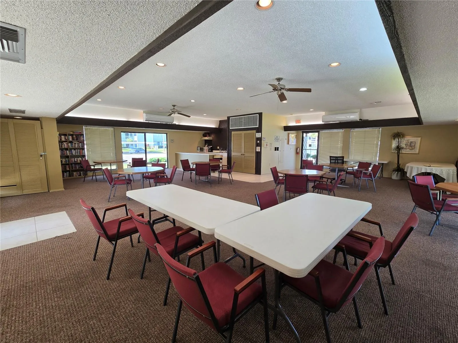 Clubhouse w/ kitchen.