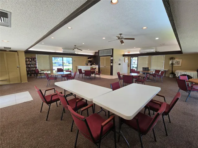 Clubhouse w/ kitchen.