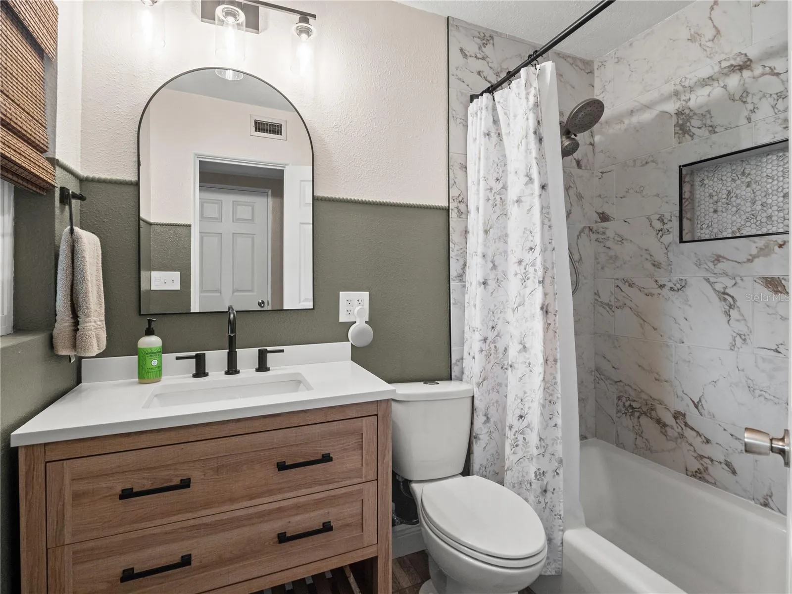 Second bathroom.