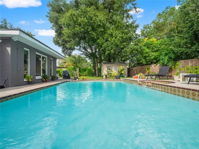 It's rare to find a pool this size anymore!