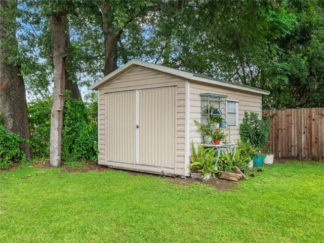 Nice size shed for extra storage.