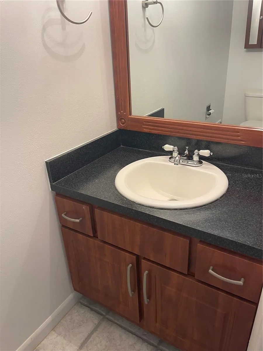 1/2 BATHROOM
