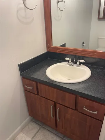 1/2 BATHROOM