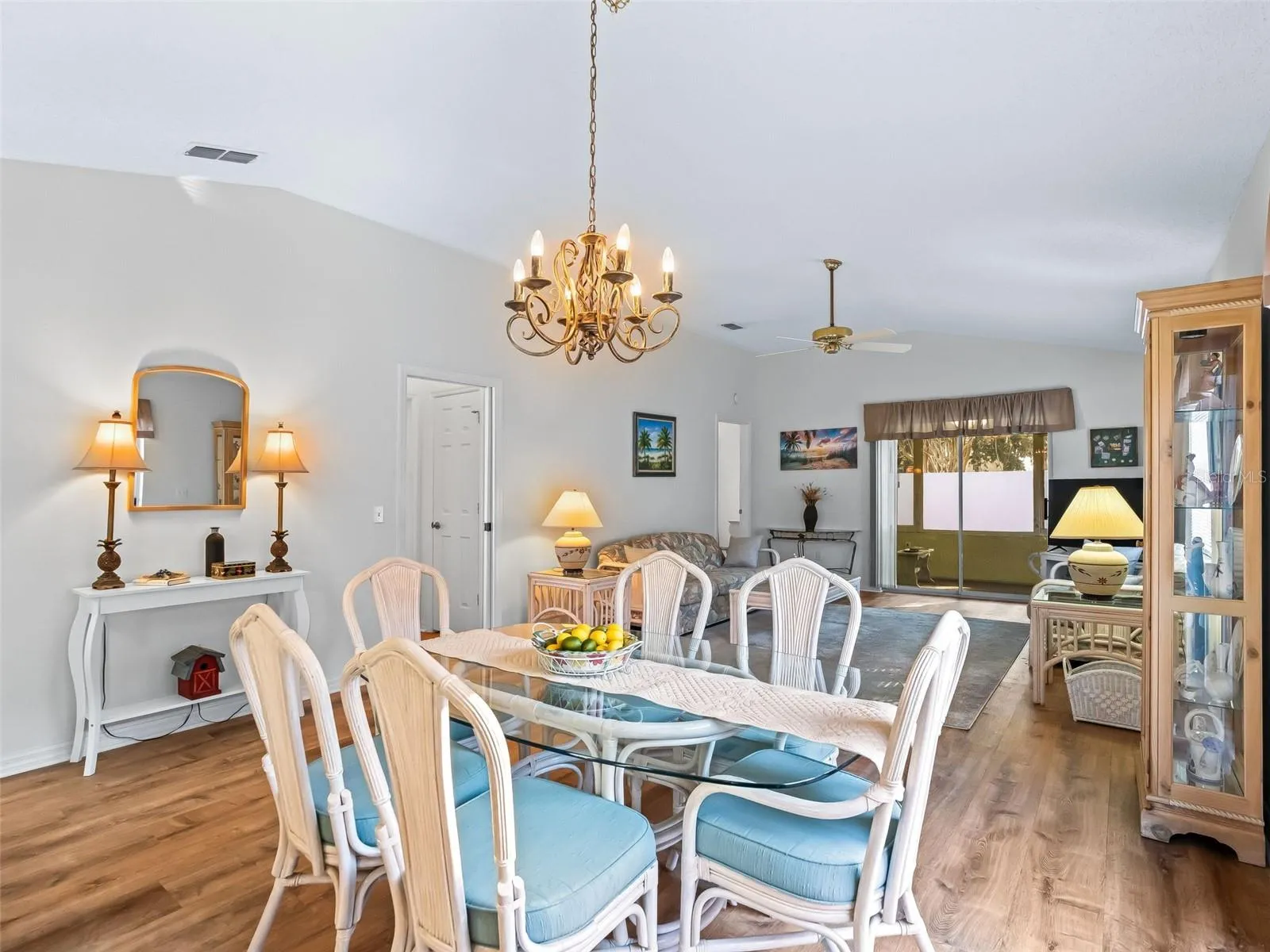 Dining Area is nice and bright