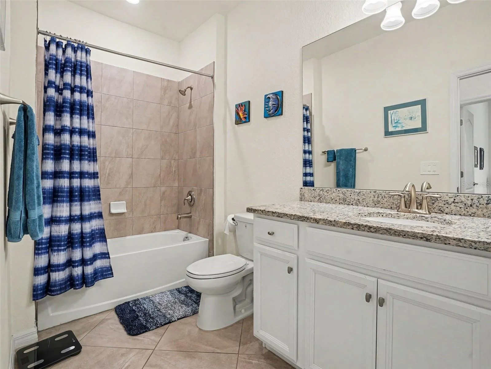 2nd Bath with tub and shower