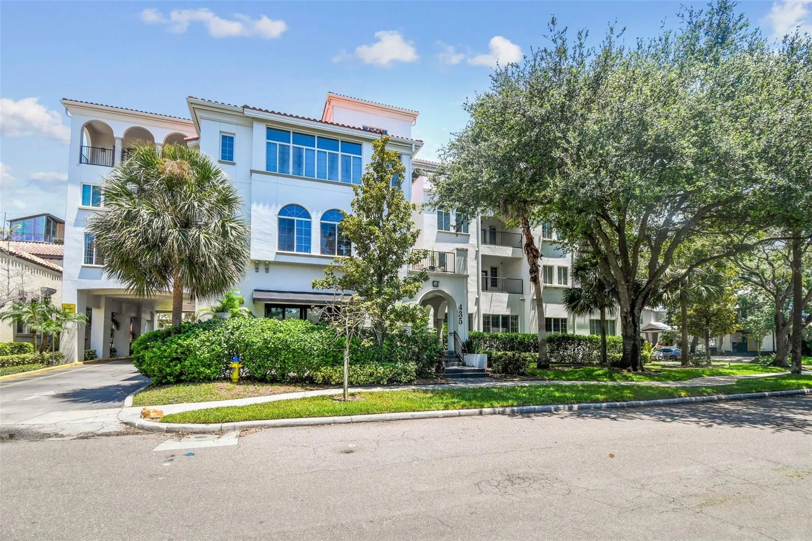435 S. Oregon, boutique 16-unit condo property featuring tree-lined streets and lots of charm.