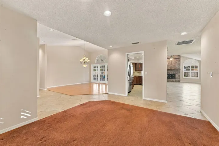 dinning room or potential extra room