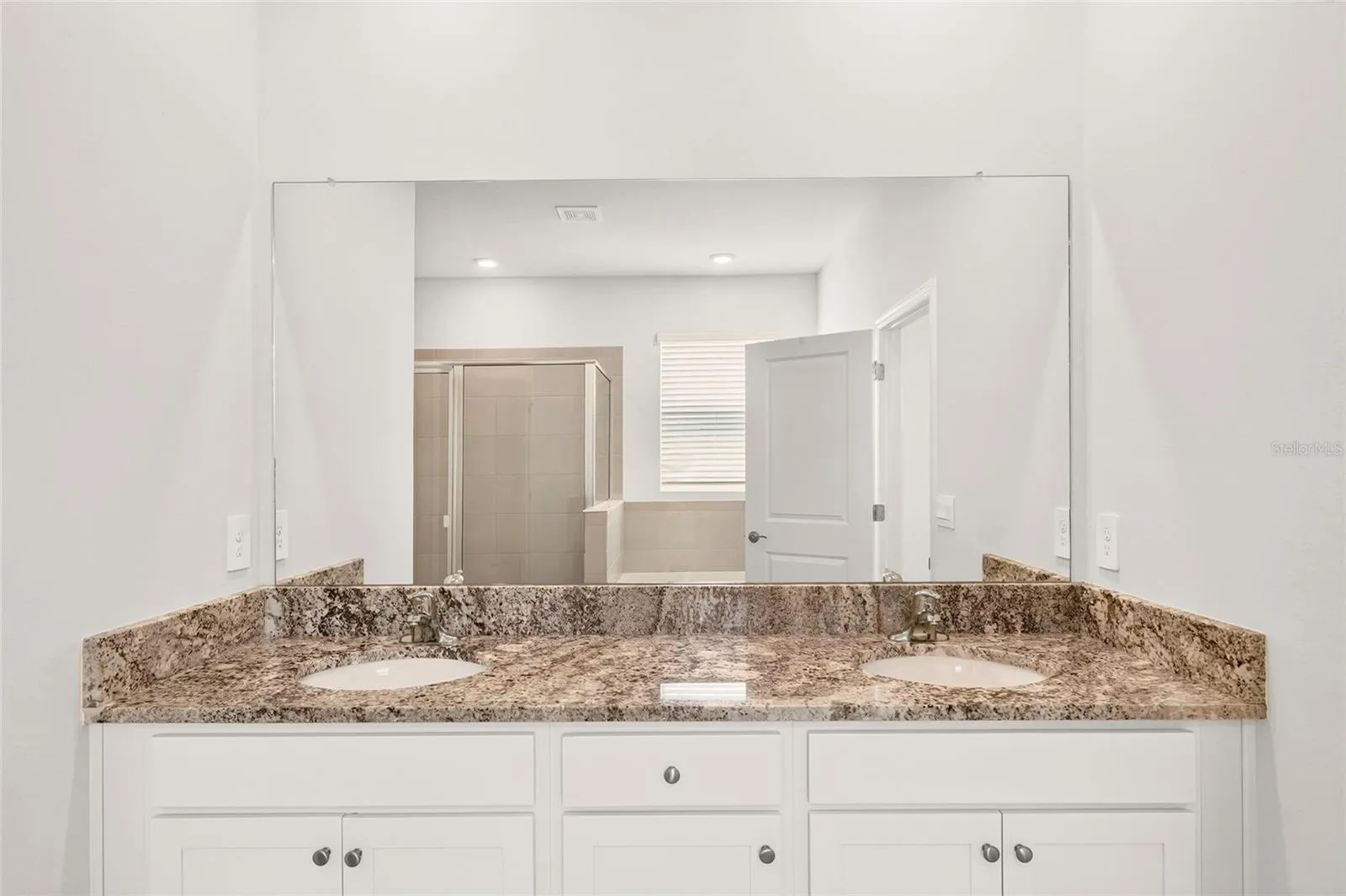 6186 SW 93rd Loop Ocala Primary bath