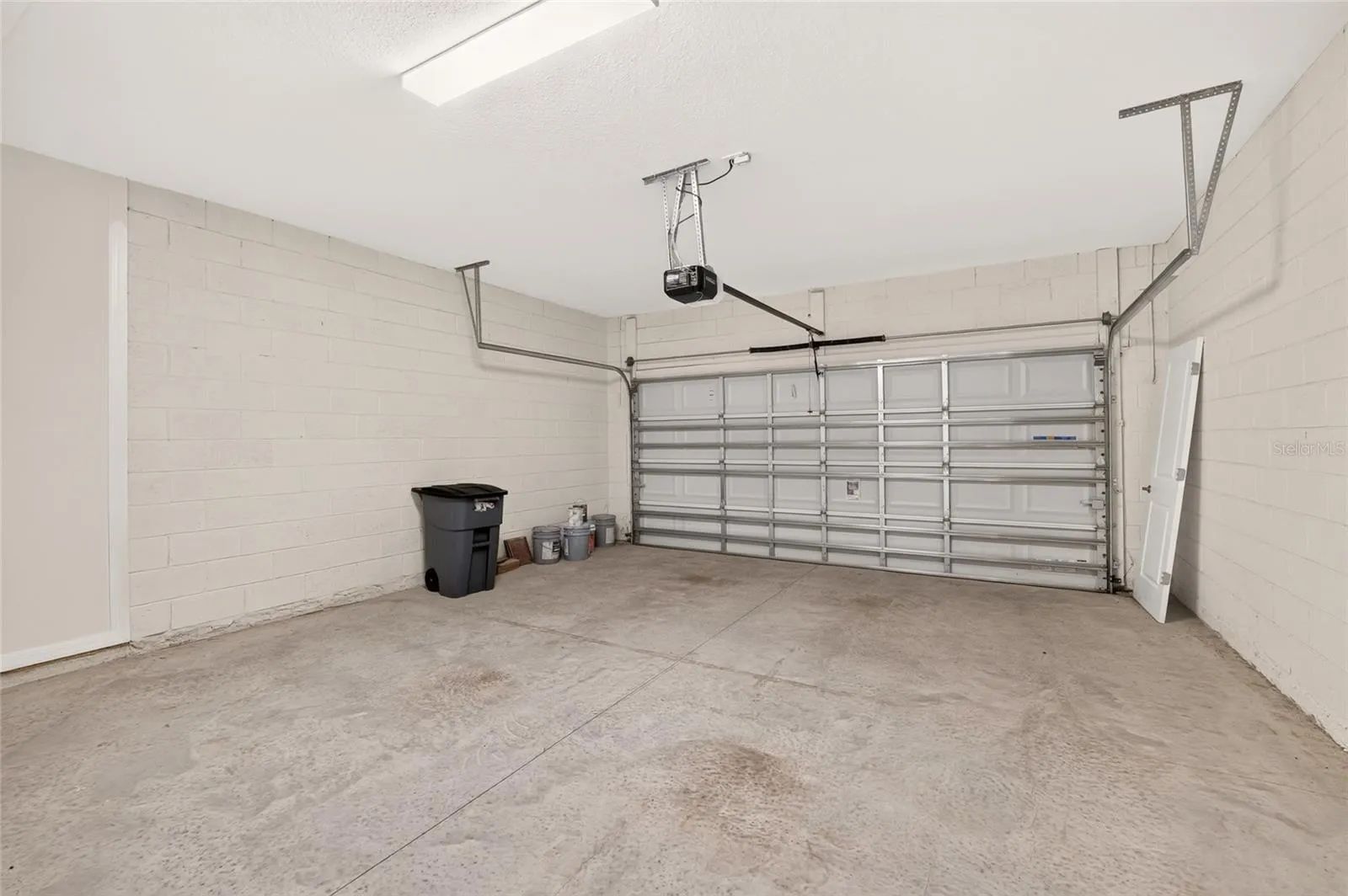 6186 SW 93rd Loop Ocala 2 car garage