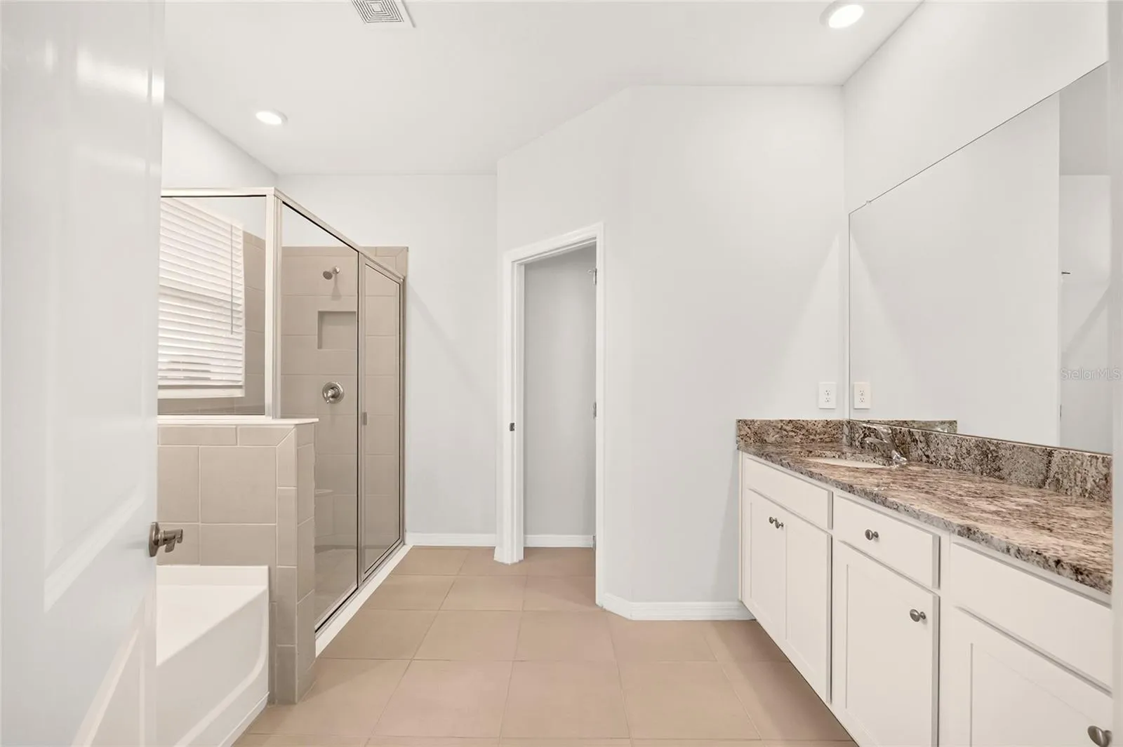 6186 SW 93rd Loop Ocala Primary bath