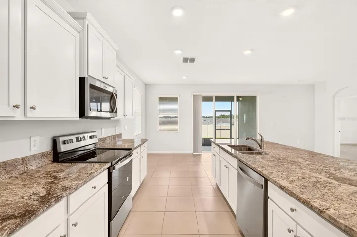 6186 SW 93rd Loop Ocala kitchen