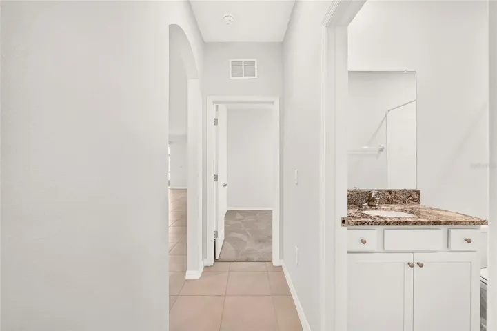 6186 SW 93rd Loop Ocala Guest bath Hall way view