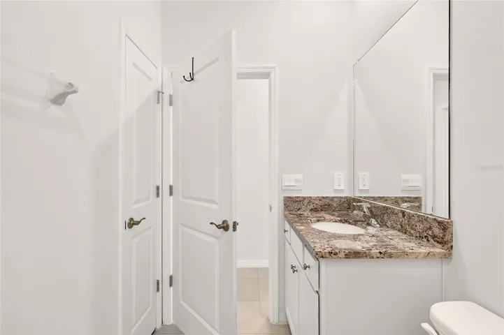 6186 SW 93rd Loop Ocala Guest bath with linen closet