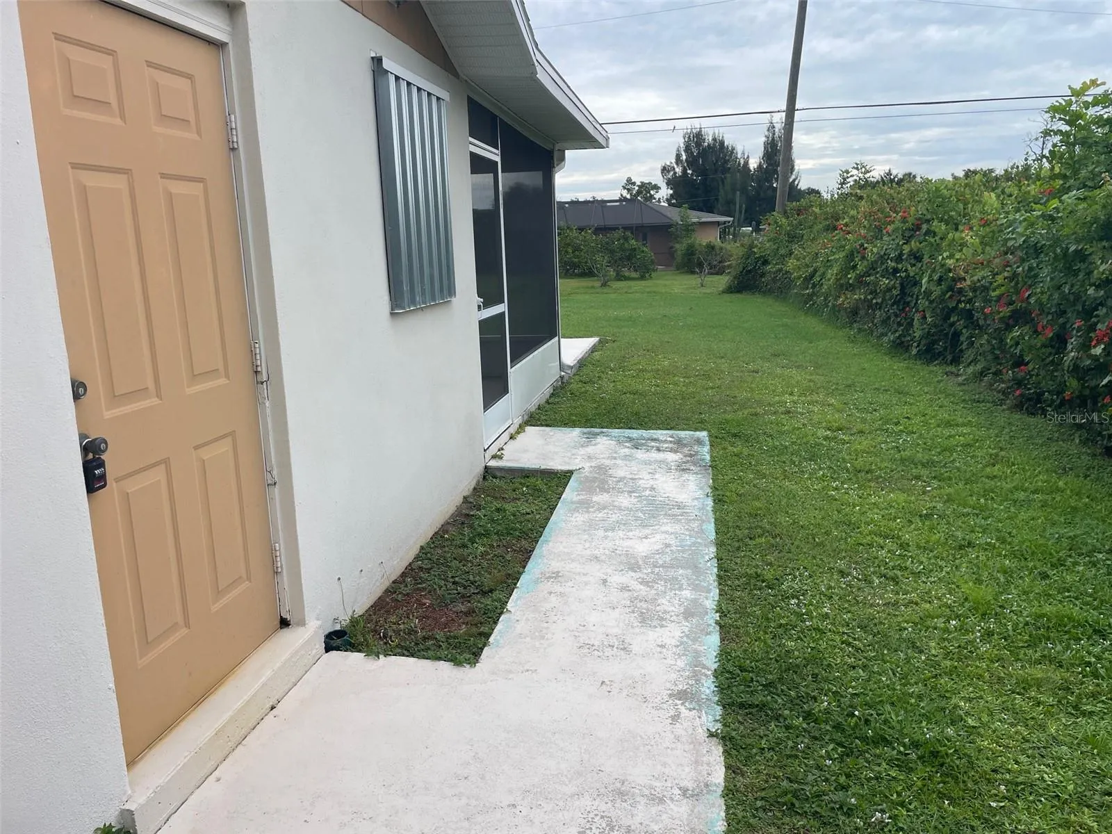 Side garage door