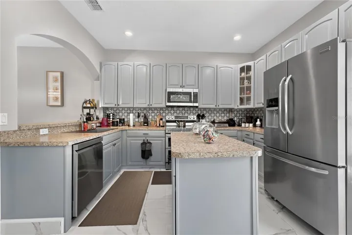 Kitchen and breakfast area