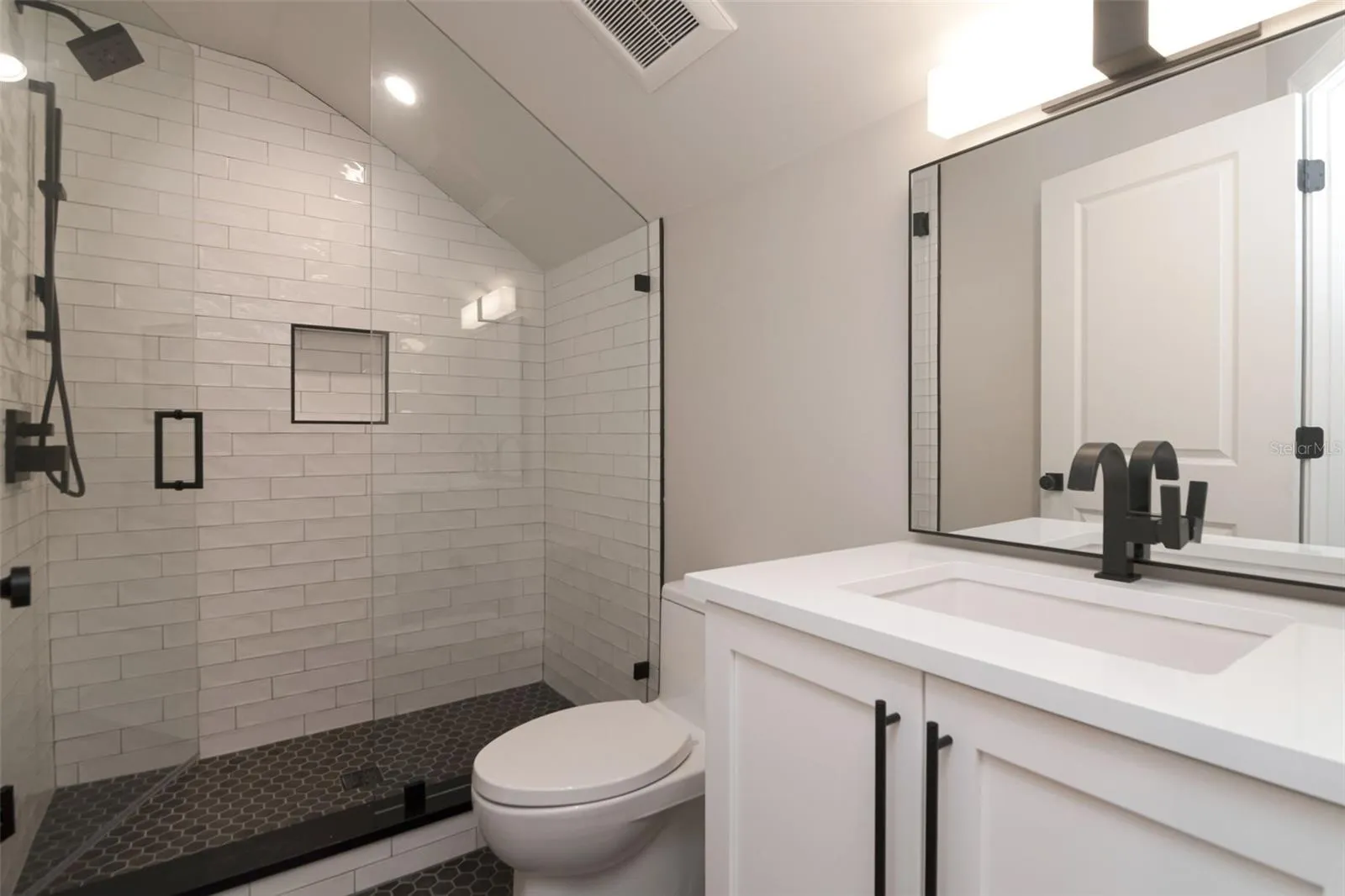 3rd floor full bath