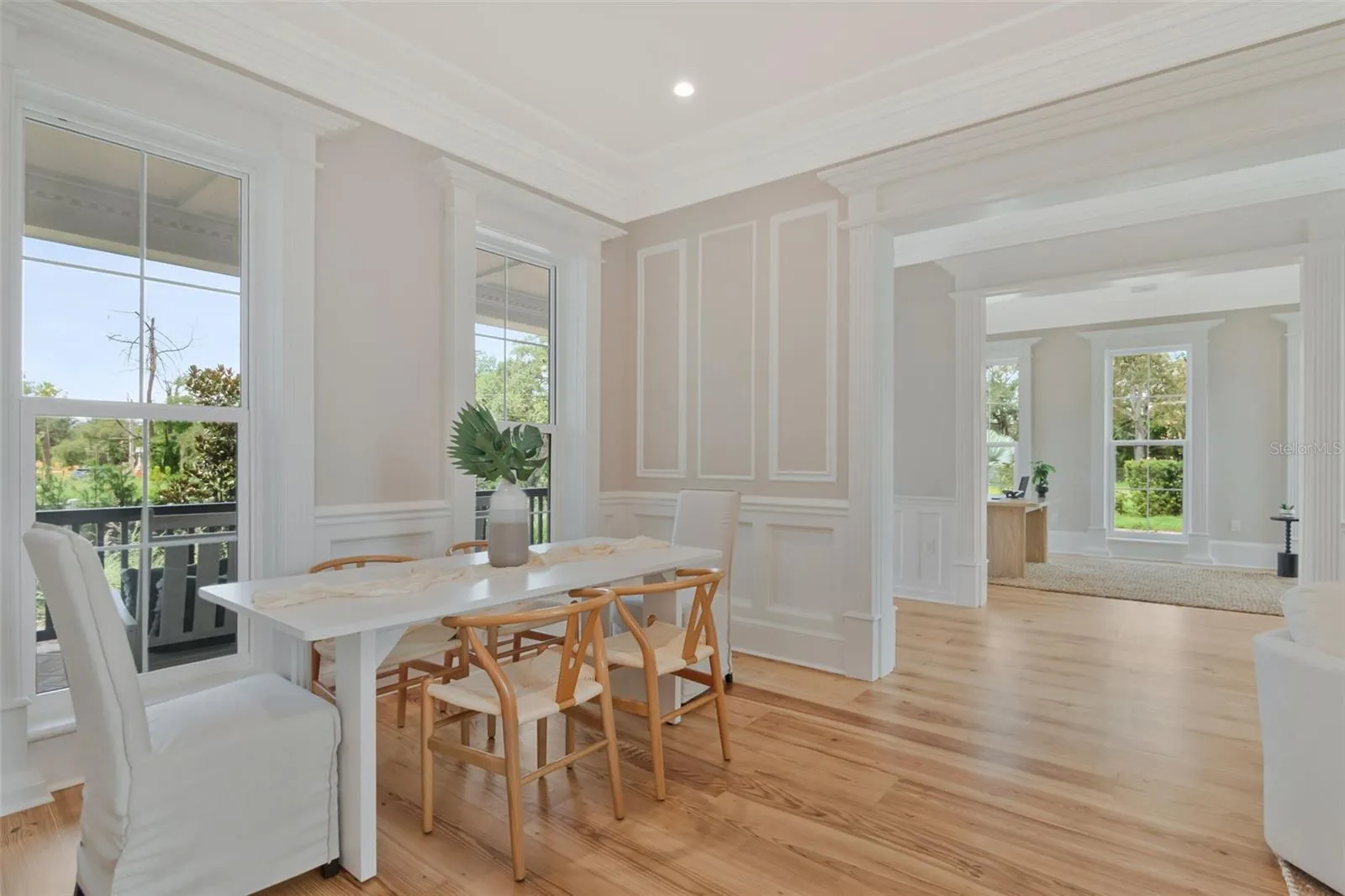 breakfast room