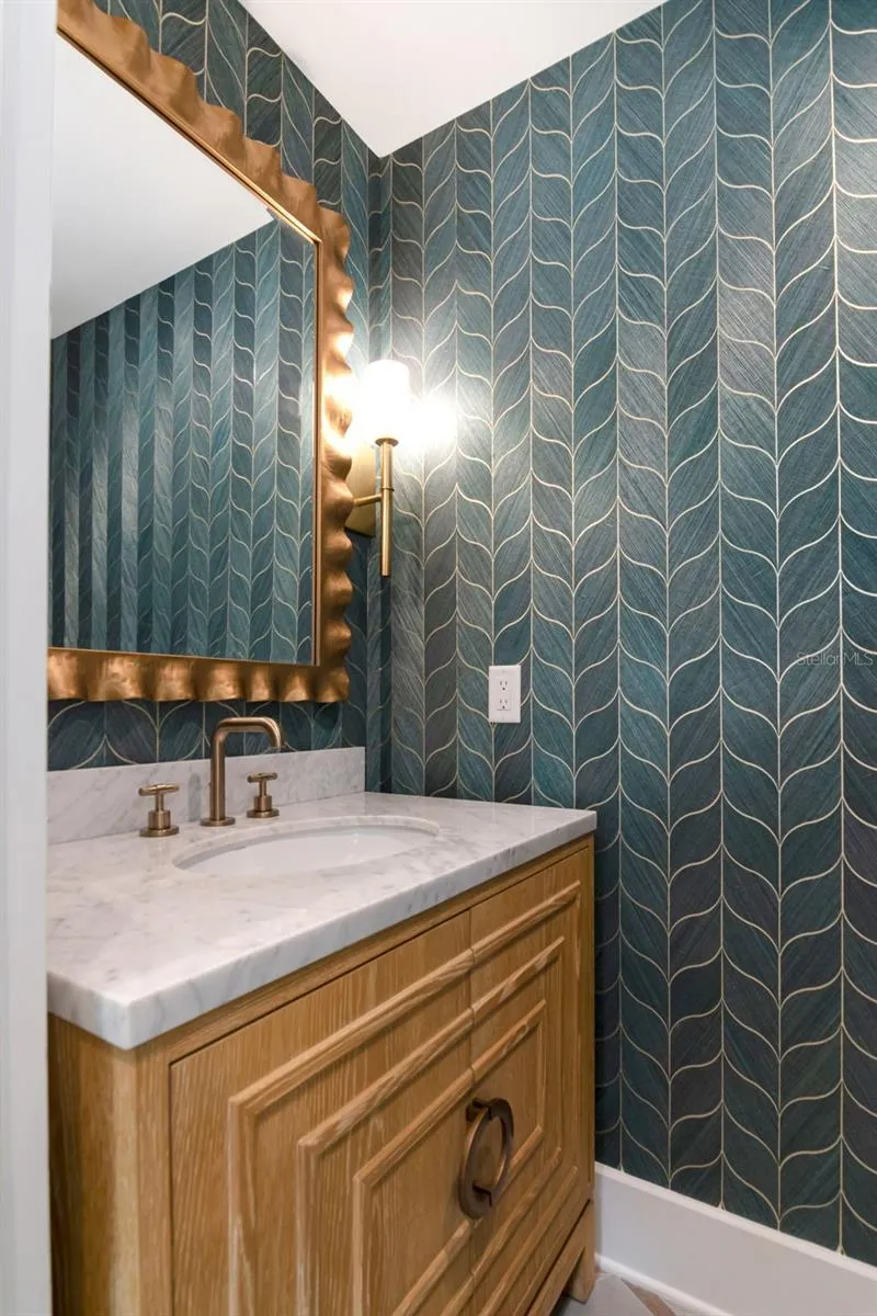 Elegant powder bath