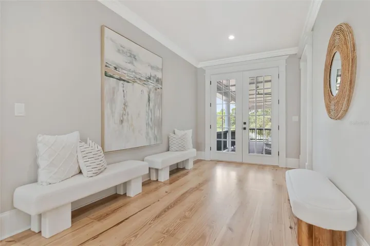 gracious upstairs breezeway