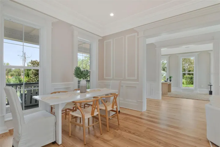 breakfast room