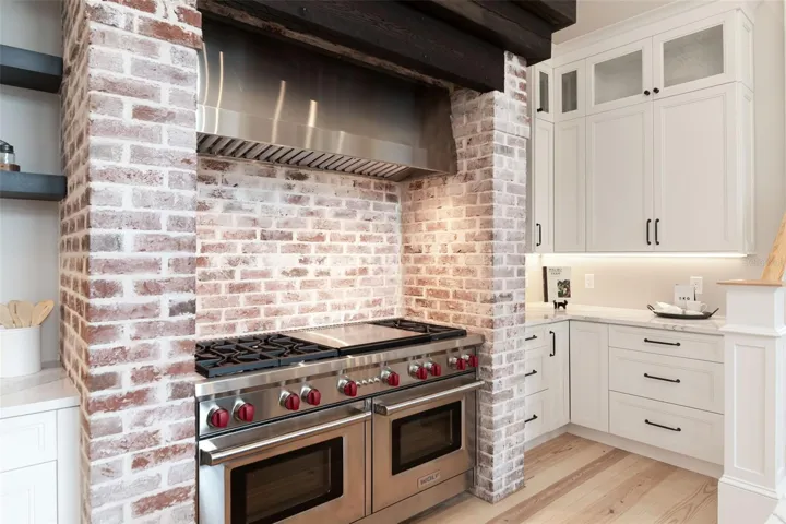 Double Wolf ovens with 6 burner cooktop and griddle