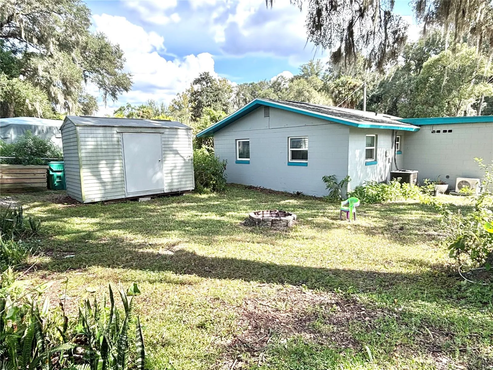 Spacious fenced yard