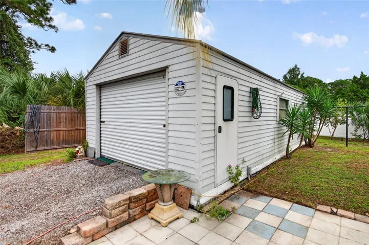 Detached garage