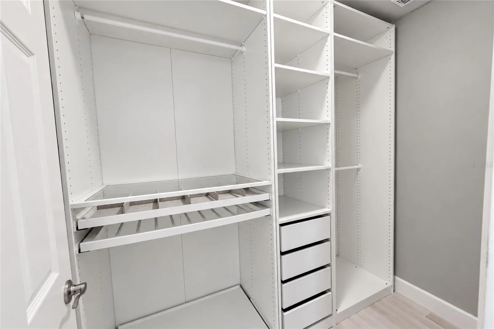 CLOSET ORGANIZER IN WALK IN CLOSET