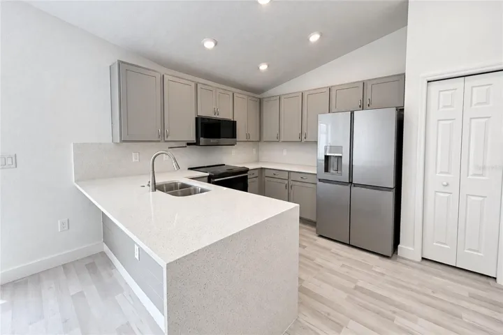 KITCHEN WITH QUARTZ COUNTERTOPS
