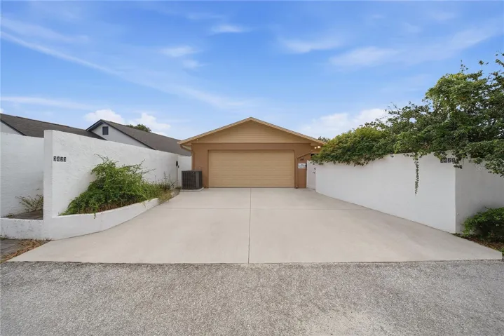 Ally Access To Driveway &amp; Garage