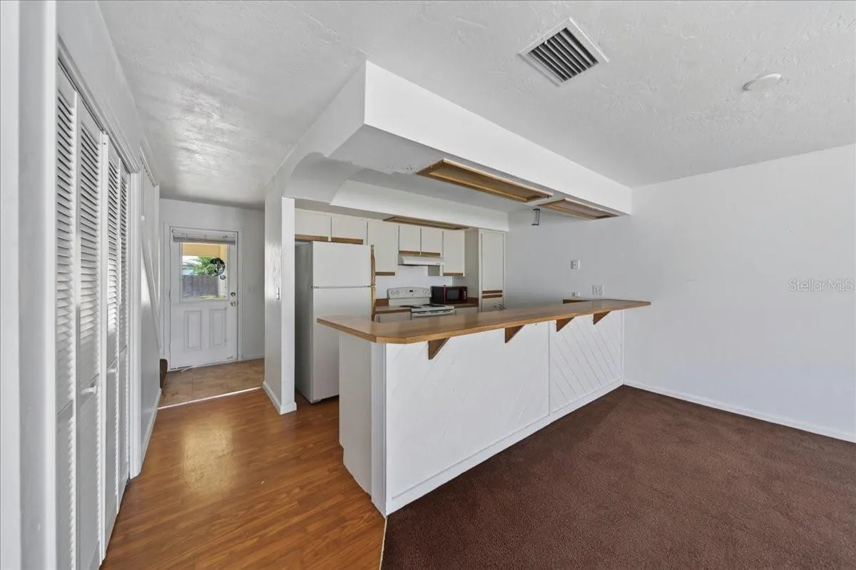 Unit 845 kitchen