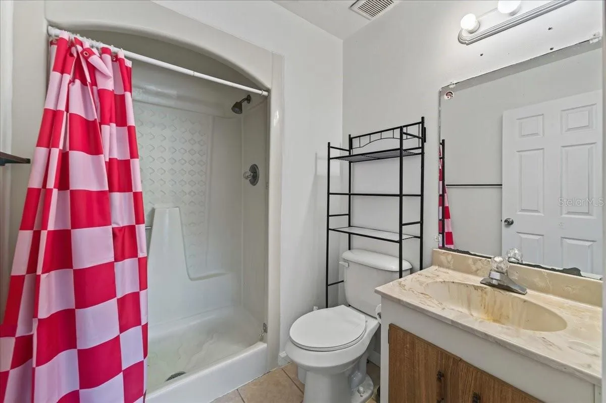 Unit 845 ensuite bathroom to bedroom 1