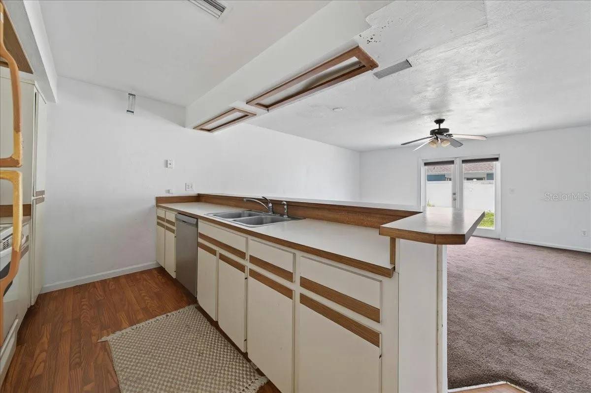 Unit 845 kitchen