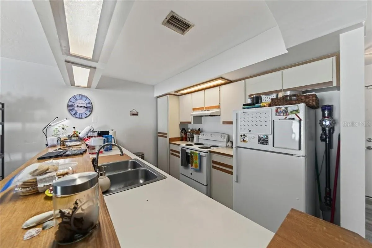 Unit 843 kitchen