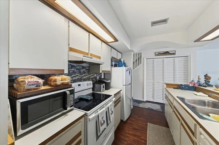 Unit 847 Kitchen
