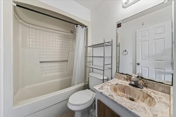 Unit 845 ensuite bathroom to bedroom 2