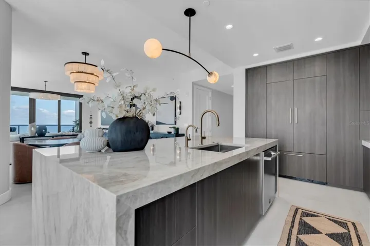 Oversized quartz center island with seating space.