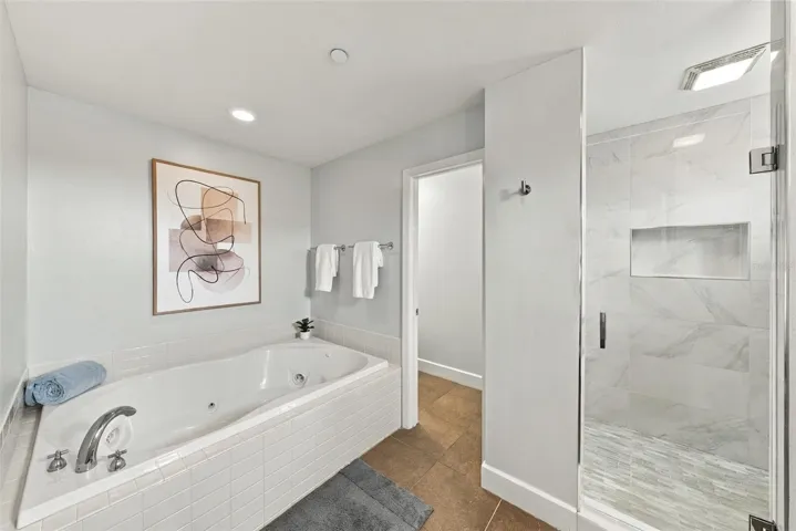 Spa like soaking tub