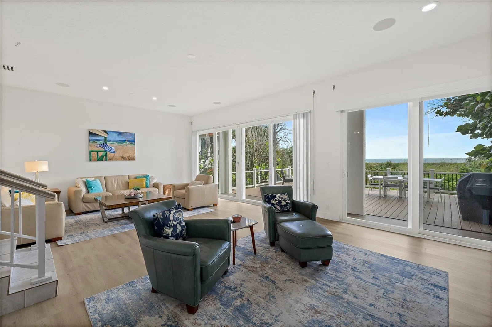 Light &amp; Bright Living Area