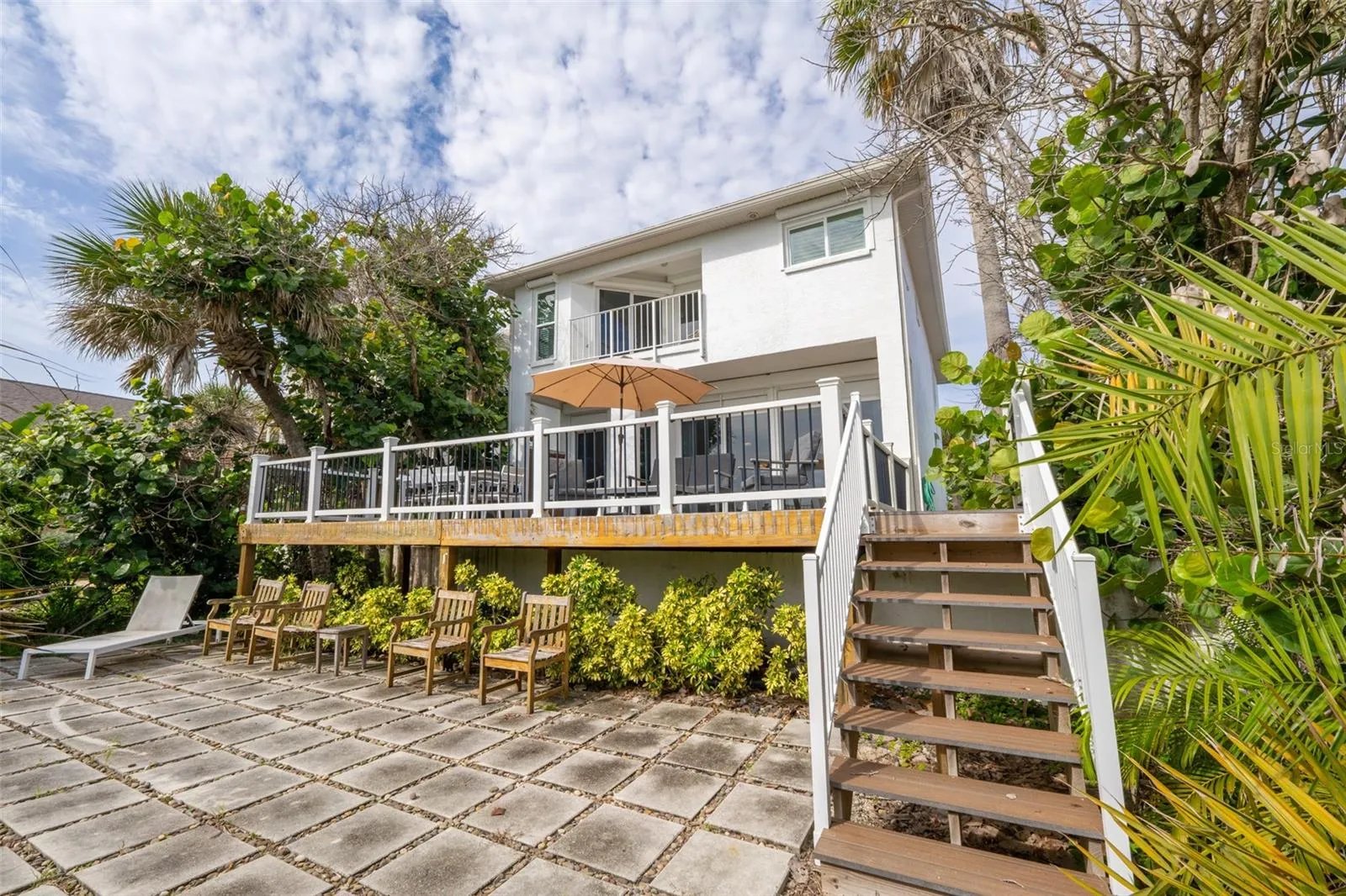 Rear Deck &amp; Beachfront Patio
