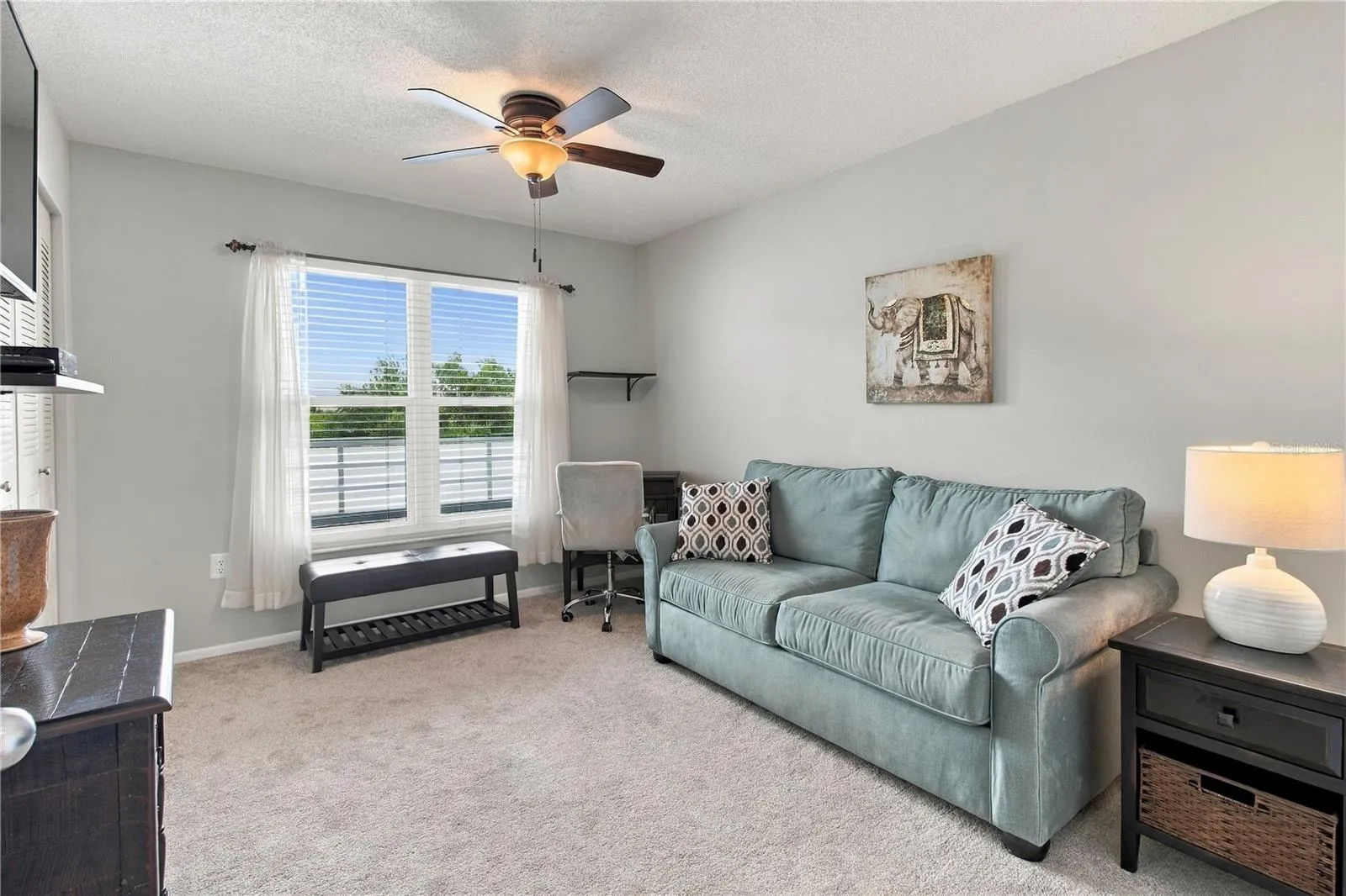 Guest bedroom/den