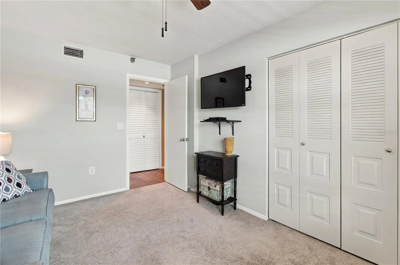 Guest room/den