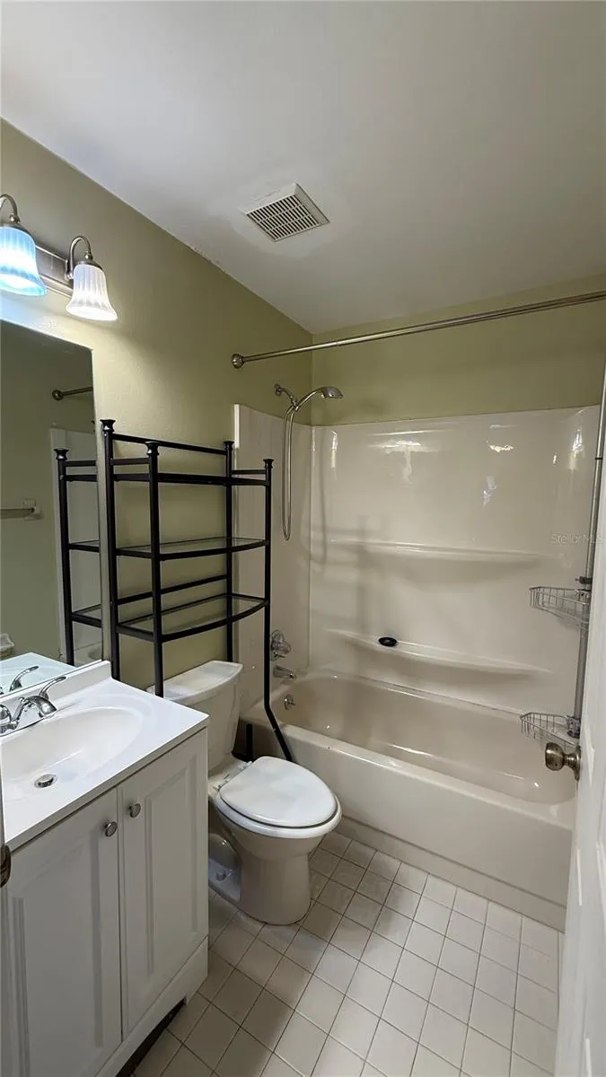 Guest Bath , Shower / Tub Combo