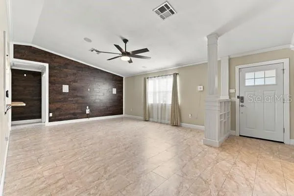 Livingroom entry